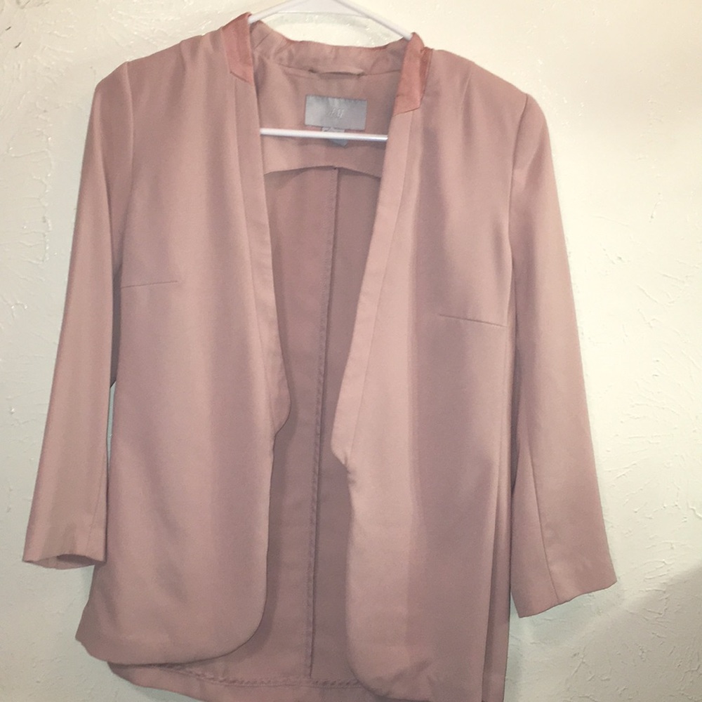 🧜🏼‍♀️3 for 25. H&M Blazer